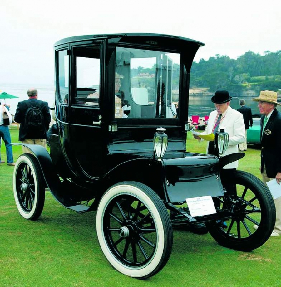 Automobilul electric - o vedetă a anilor 1900, învinsă de clasa de mijloc