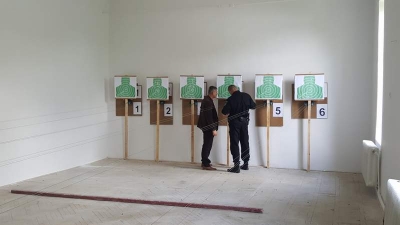 Jurnaliştii s-au înarmat şi au luat ţintele în vizor