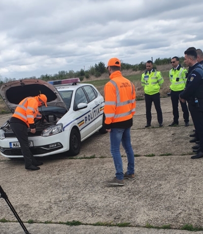 VIDEO: Activitate de instruire a poliţiştilor brăileni, pe linie de conducere defensivă