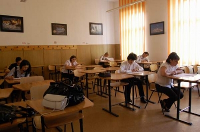 Număr de candidaţi mai mic şi centre de examinare mai puţine
