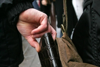Hoţi de buzunare prinşi în flagrant în autobuz