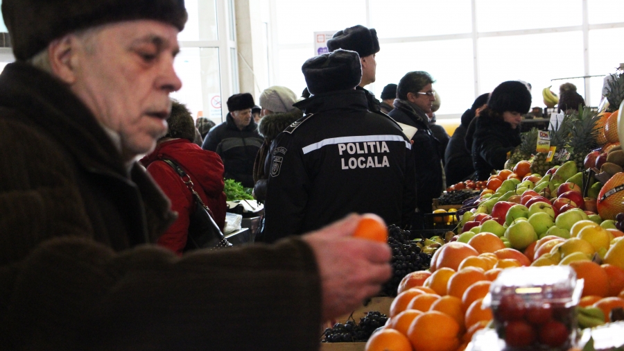 Razie a Poliţiei Locale în Piaţa din Micro 39