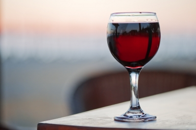 Un singur pahar cu băuturi alcoolice pe zi creşte riscul de cancer de sân