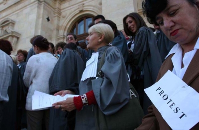 Grefierii de la instanţele gălăţene se pregătesc de proteste