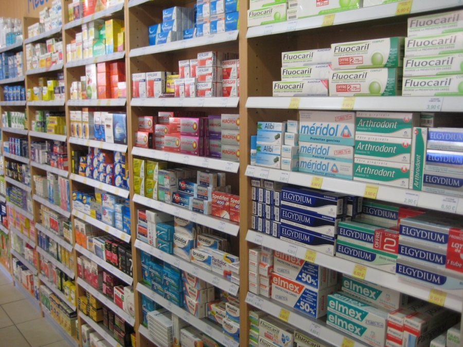 Sancţiuni pentru farmaciile care practică preţuri mai mari decât cele aprobate de Minister