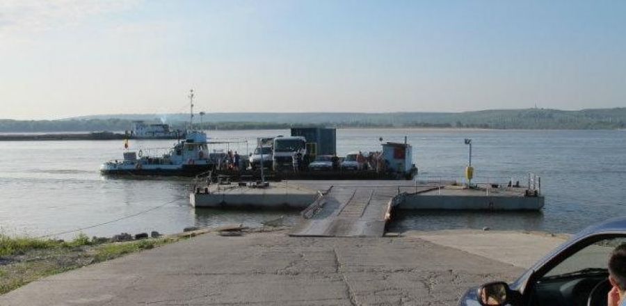 Tulcea: Peste 46.000 de persoane au trecut Dunărea cu bacul între România şi Ucraina, la Isaccea