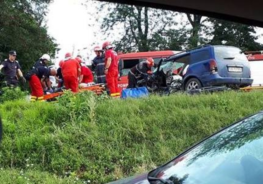 Accident grav: A adormit la volan şi a intrat în tir
