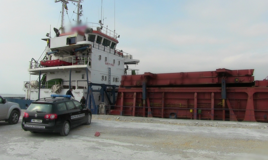 54 de tone de motorină neaccizată, valorificată ilegal de firme de transport naval