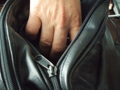 Sexagenară suspectată de furt
