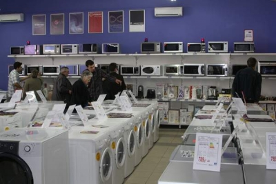 Românii cheltuiesc masiv pe electronice şi electrocasnice