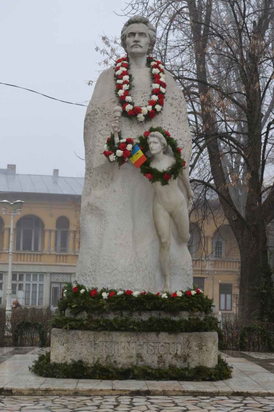 Galaţi: Moment omagial la Statuia lui Mihai Eminescu