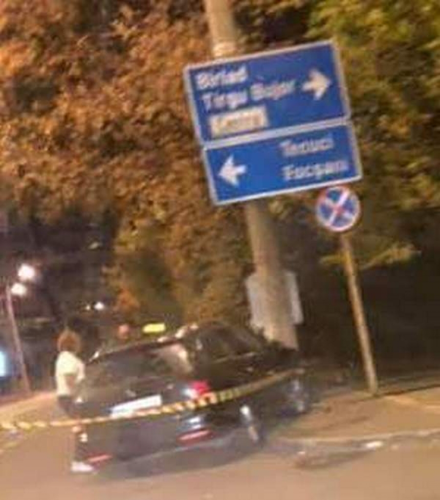 A adormit la volan şi a intrat într-un stâlp de iluminat public