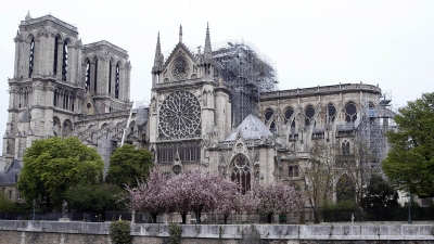 Notre-Dame este încă în pericol de a se prăbuşi după incendiul din aprilie