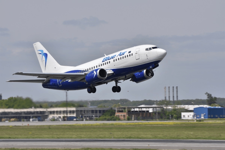 Operatorul aerian low-cost Blue Air va relua zborurile din 10 octombrie