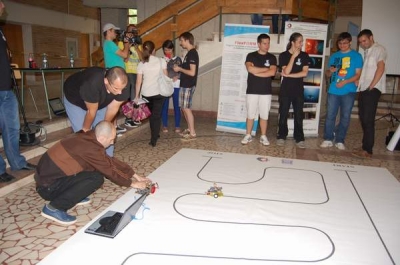 Astăzi se lansează World Robot Olympiad Galaţi 2014