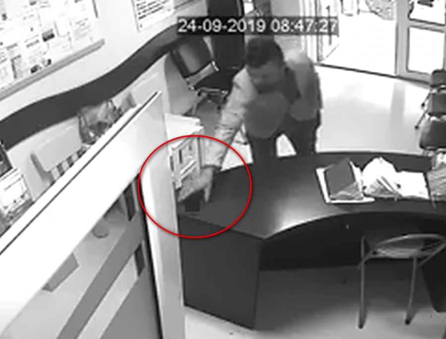 A furat telefonul pentru programări dintr-o clinică stomatologică (VIDEO)