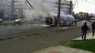 Un autobuz a luat foc în trafic