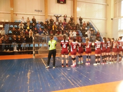 Junioarele 1 de la CSM şi Handbal Art au obţinut victorii noi şi conduc seria A. Băieţii de la CSS au bifat trei victorii