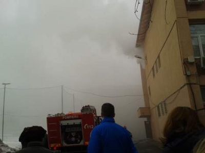 [Update] Şcoala 22, evacuată din cauza unui incendiu la etajul 2