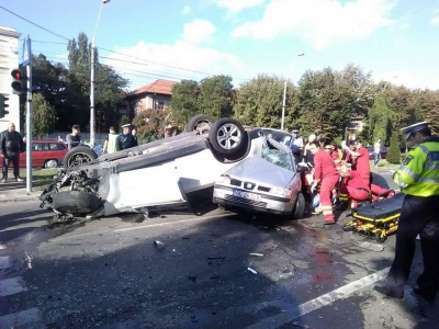Accident mortal cu un BMW răsturnat peste un SEAT, în Ţiglina