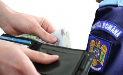 DGA Galaţi: Dosar penal pentru un şofer care a încercat să dea mită unor poliţişti
