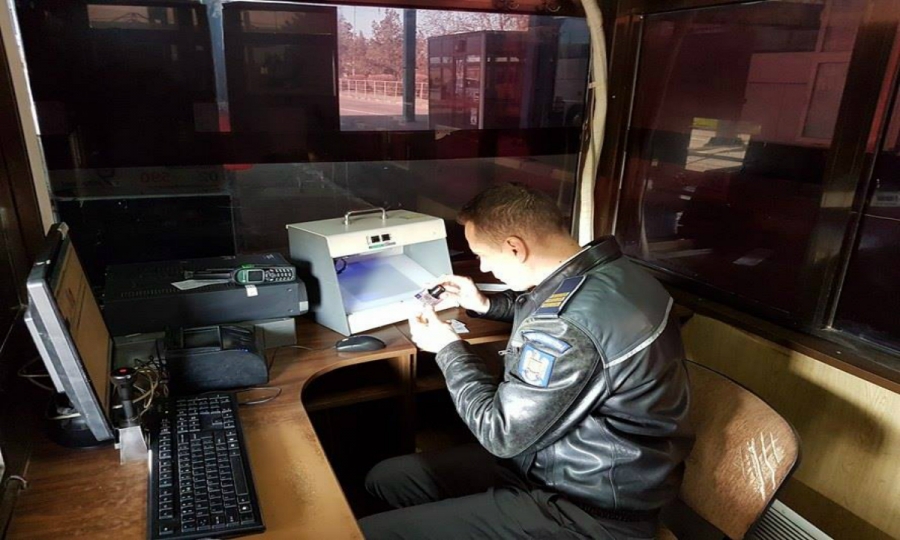 Ieşean prins de poliţiştii de frontieră fără permis
