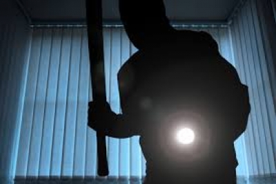Reţinut după ce a spart un apartament şi a furat bunuri de 15.000 lei