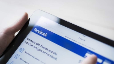 Adolescenţii care au peste 300 de prieteni pe Facebook sunt mai predispuşi la stres
