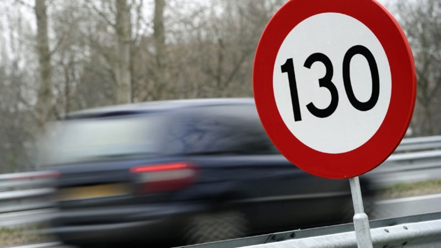 Lege promulgată: Modificări ale limitelor maxime de viteză în afara localităţilor
