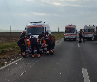 A intrat pe contrasens şi a făcut prăpăd. Un minor de 15 ani, rănit grav (FOTO)