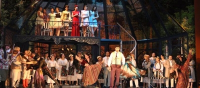 În weekend, să râdem prin reîntoarcerea la copilărie şi la... istorie, prin teatru
