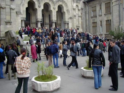 146 de studenţi merg în tabără gratuită