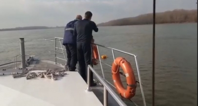 Doi gălăţeni, salvaţi la limită din Dunăre de poliţiştii de frontieră