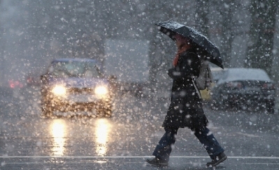 Informare meteo şi coduri de vânt, lapoviţă şi ninsori, pentru marţi şi miercuri