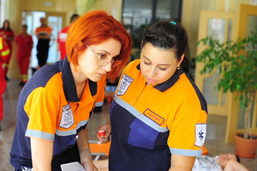 "Triaj în prespital", sesiune de pregătire pentru paramedicii ISU Galaţi (FOTO)