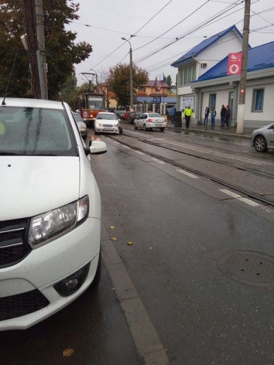 Impact şi circulaţie blocată pe str. Basarabiei