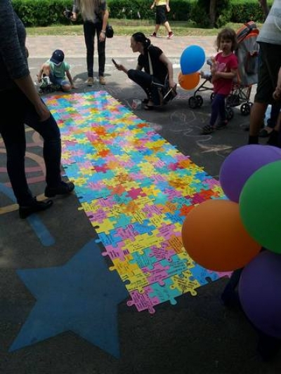 ”Record pentru autism” în Grădina Publică