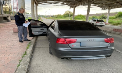 Autoturism de lux descoperit de poliţiştii de frontieră, la câteva ore de la semnalarea furtului (VIDEO)