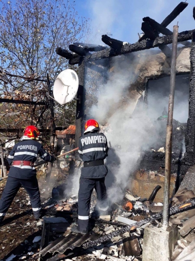 Incendiu în zona de carantină de la Iveşti. Un bărbat a murit ars de viu