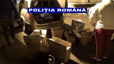 VIDEO | Aproape 75.000 de petarde fără acte, descoperite în maşina unor ilfoveni