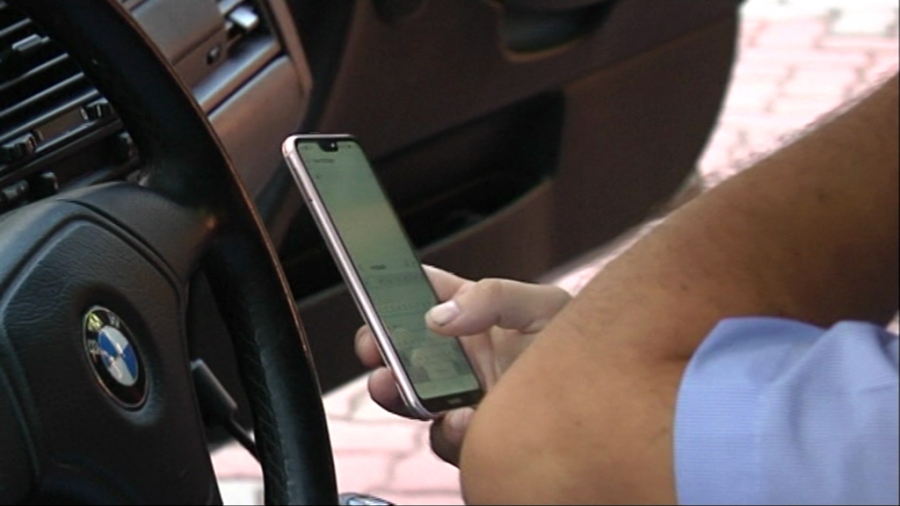 Aplicaţia care nu te lasă pe telefon la volan, creată de studenţi gălăţeni (FOTO)