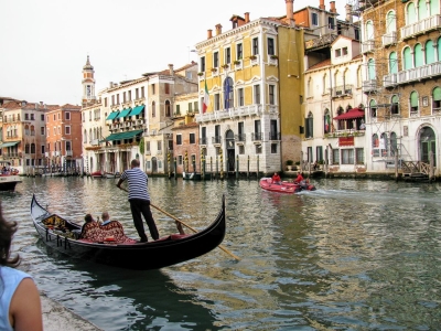 Veneţia intenţionează să înceapă o campanie destinată descurajării turismului ieftin