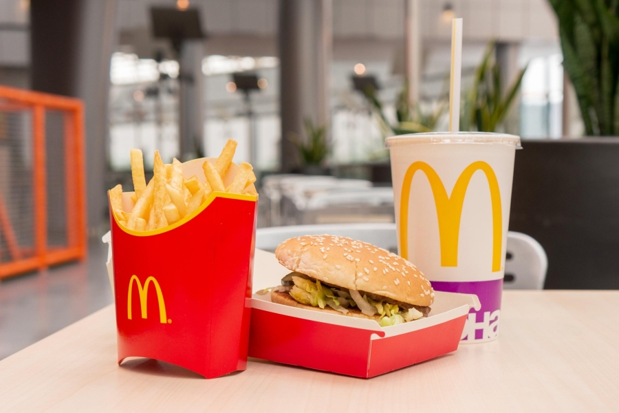 McDonalds şi KFC închise şi amendate de Protecţia Consumatorilor