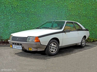 Maşina Zoiei Ceauşescu, vândută la licitaţie la 20.000 de euro (FOTO)