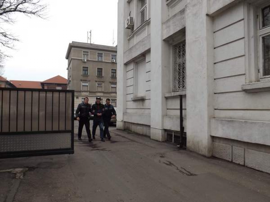 Femeie însărcinată picată în plasa escrocilor din penitenciar