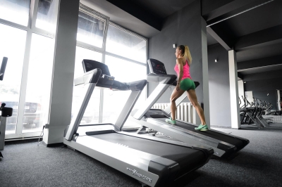 Sălile de fitness ascund mai multe bacterii decât toaletele publice