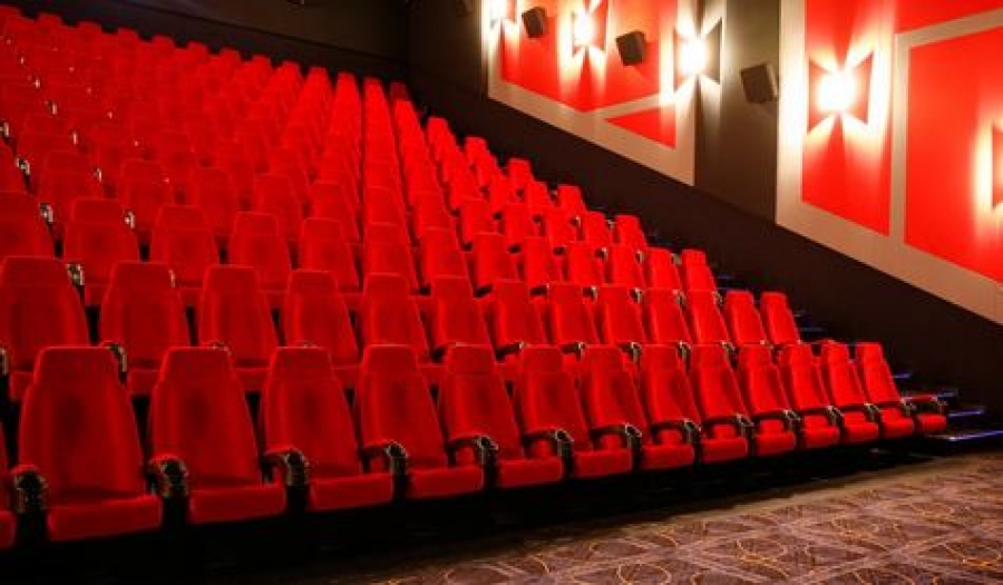 Sălile de cinema cu peste 100 de locuri, închise