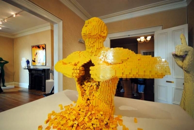 „The Art of The Brick” - expoziţie cu opere de artă create din piese de Lego