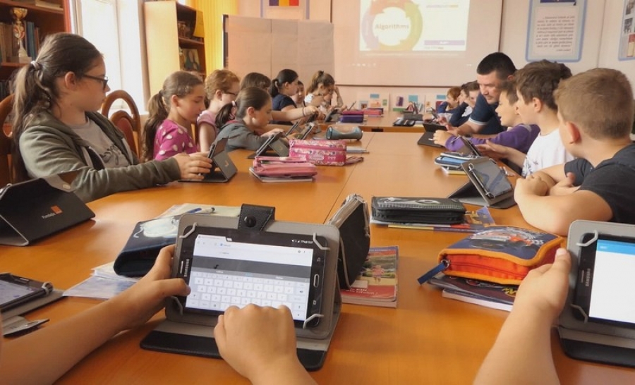 Laboratoare digitale în şcolile din Piscu şi Griviţa