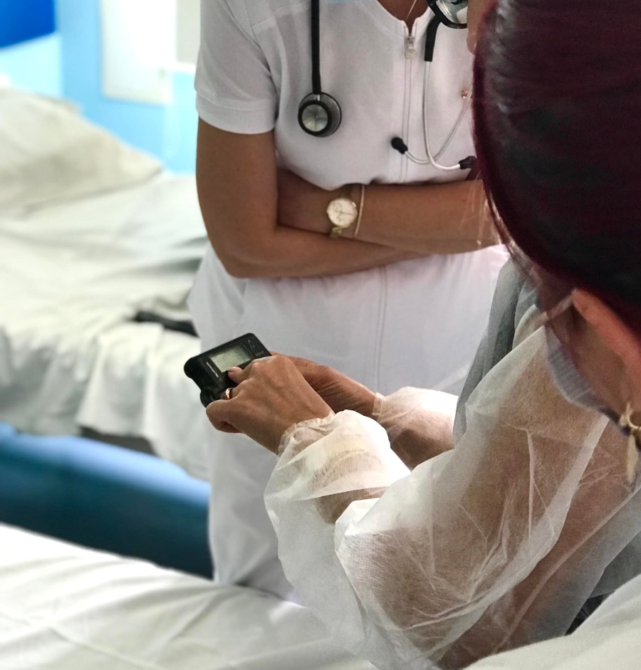 Premieră la Spitalul Judeţean Galaţi: A fost montată prima pompă de insulină unei paciente cu diabet